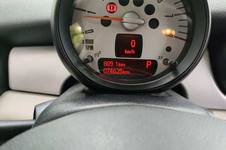 Used MINI Clubman 2011 1.6L COOPER Fun Odometer Close Up