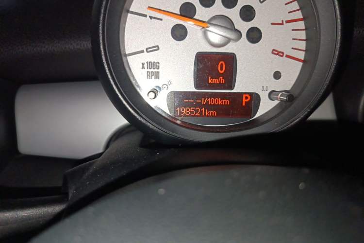 Used MINI Clubman 2011 1.6L ONE Odometer Close Up