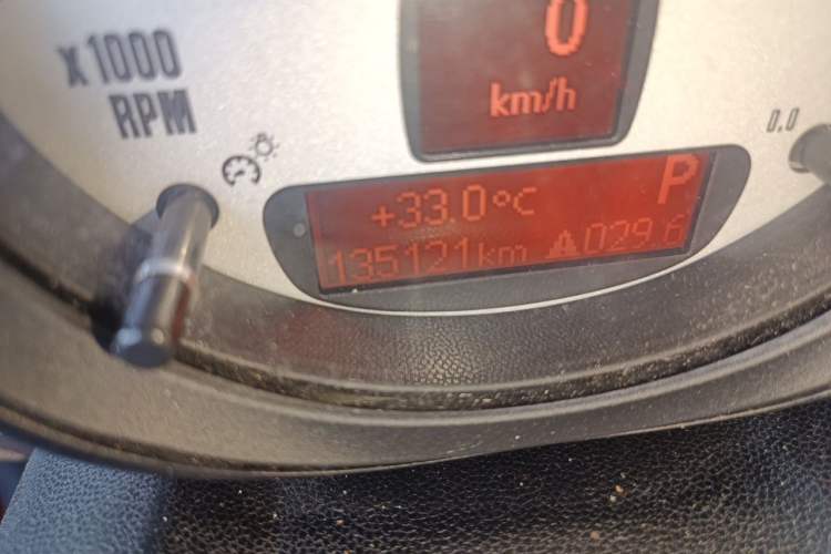 Used MINI Clubman 2011 1.6L COOPER Fun Odometer Close Up