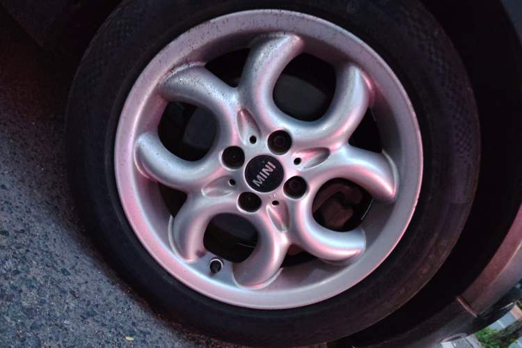 Used MINI Clubman 2011 1.6L COOPER Fun Right Front Wheel Hub
