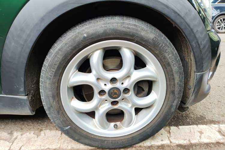 Used MINI Clubman 2011 1.6L COOPER Fun Right Front Wheel Hub