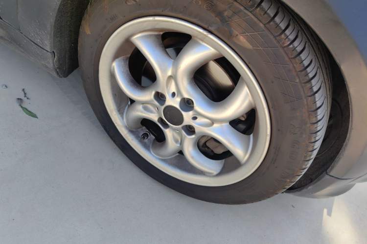 Used MINI Clubman 2011 1.6L COOPER Fun Right Front Wheel Hub