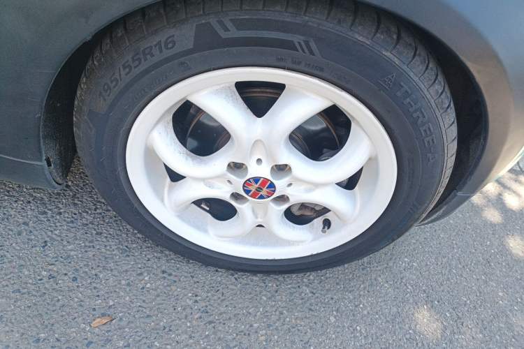 Used MINI Clubman 2011 1.6L COOPER Fun Right Front Wheel Hub
