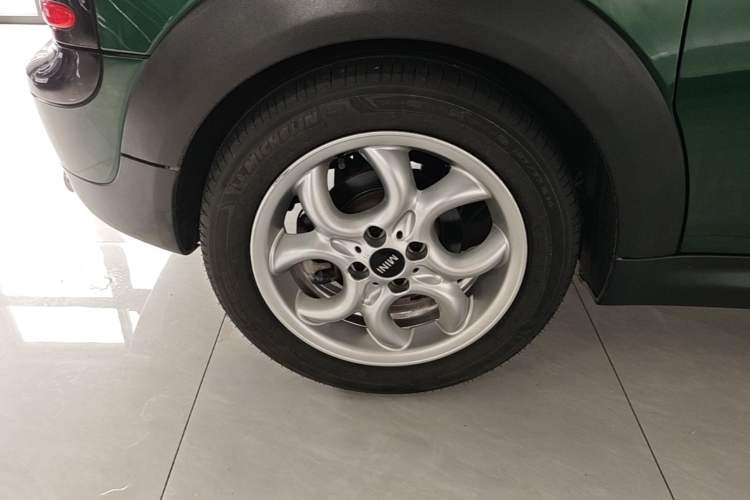 Used MINI Clubman 2011 1.6L COOPER Fun Right Rear Wheel Hub
