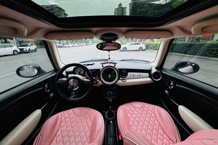 Used MINI Clubman 2011 1.6L COOPER Fun Interior 2