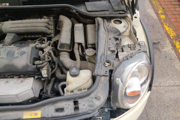 Used MINI Clubman 2011 1.6L ONE Engine Bay Left
