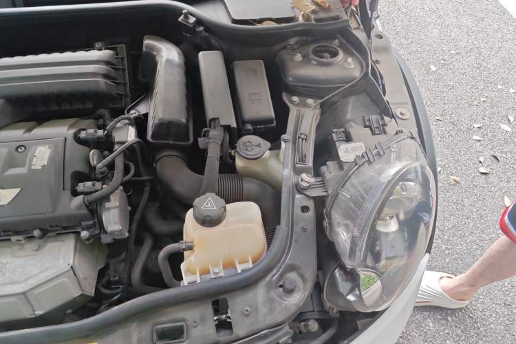 Used MINI Clubman 2011 1.6L COOPER Hampton Engine Bay Left