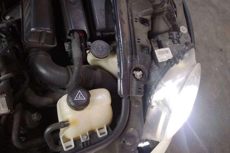 Used MINI Clubman 2011 1.6L COOPER Fun Engine Bay Left