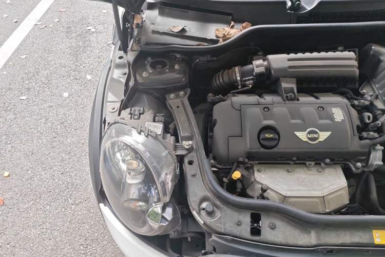 Used MINI Clubman 2011 1.6L COOPER Hampton Engine Bay Right