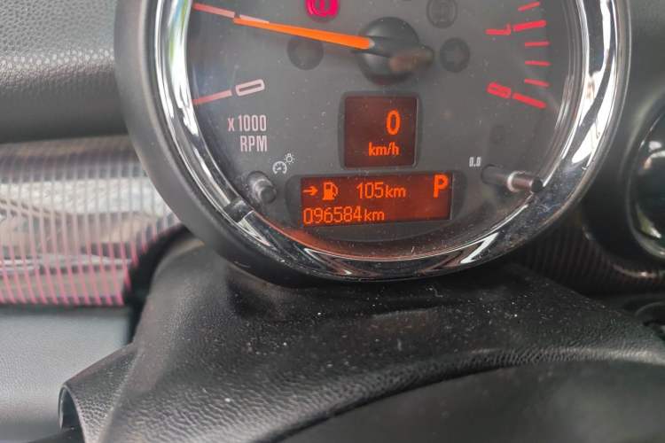 Used MINI Clubman 2011 1.6L COOPER Hampton Odometer Close Up