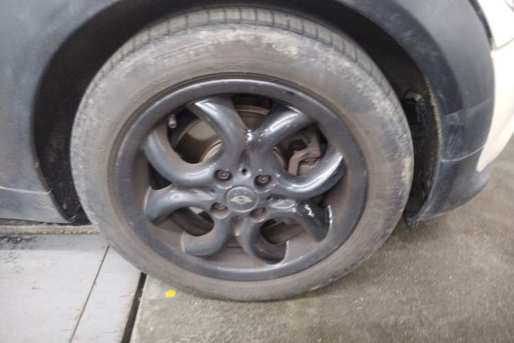 Used MINI Clubman 2011 1.6L COOPER Fun Right Front Wheel Hub