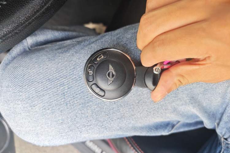 Used MINI Clubman 2011 1.6L COOPER Hampton Vehicle Key