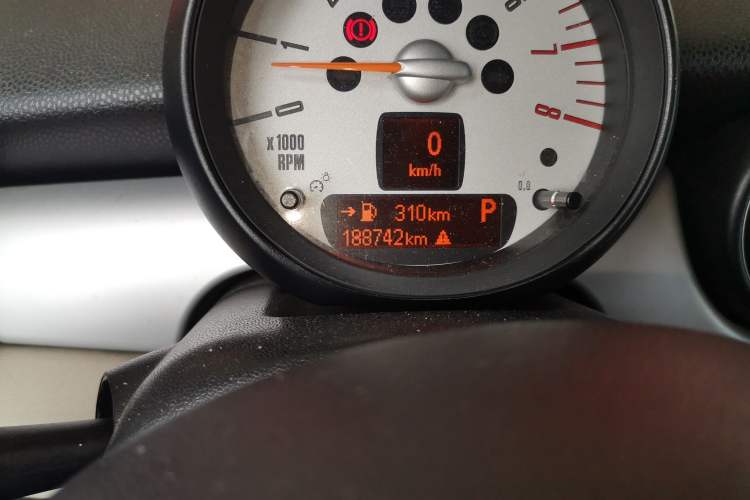 Used MINI Clubman 2011 1.6L ONE Odometer Close Up