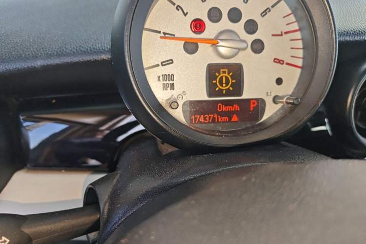 Used MINI Clubman 2011 1.6L COOPER Fun Odometer Close Up