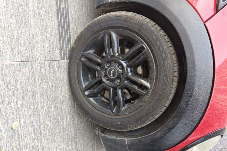 Used MINI Clubman 2011 1.6L COOPER Fun Right Front Wheel Hub