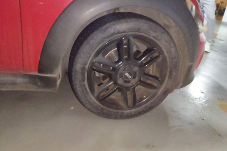 Used MINI Clubman 2011 1.6L COOPER Fun Right Front Wheel Hub