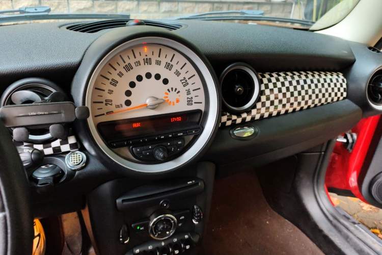 Used MINI Clubman 2011 1.6L COOPER Fun Audio And AC Panel