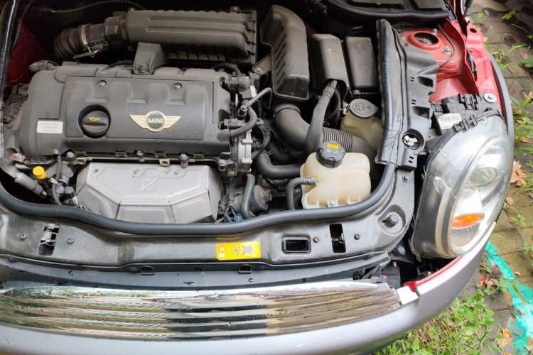 Used MINI Clubman 2011 1.6L COOPER Fun Engine Bay Left