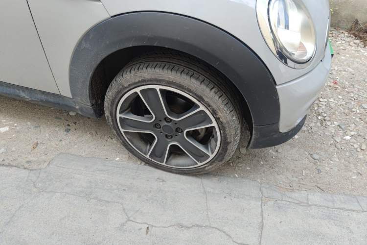 Used MINI Clubman 2011 1.6L ONE Right Front Wheel Hub