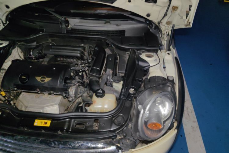Used MINI Clubman 2011 1.6L COOPER Excitement Engine Bay Left