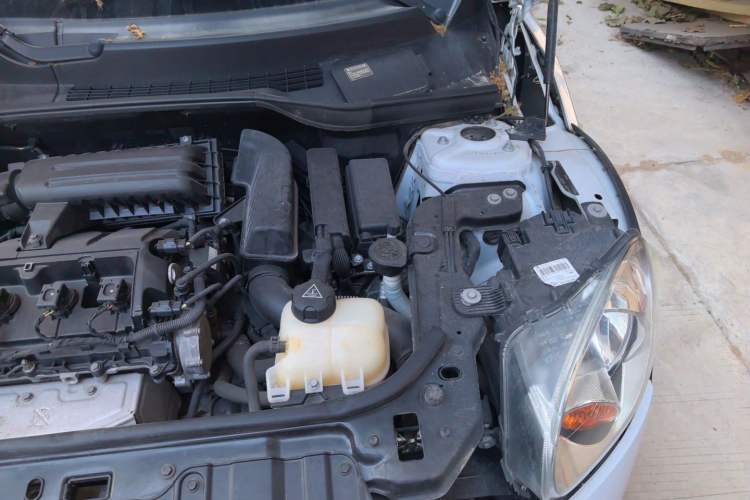 Used MINI Clubman 2011 1.6L COOPER Fun Engine Bay Left