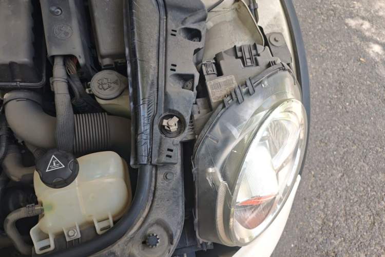 Used MINI Clubman 2011 1.6L ONE Engine Bay Left