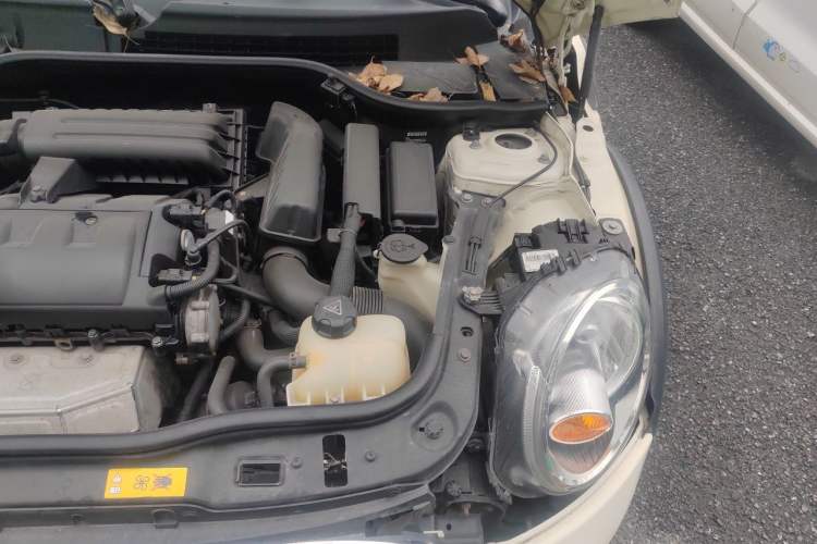 Used MINI Clubman 2011 1.6L ONE Engine Bay Left