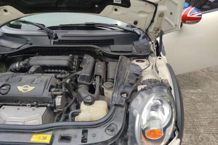 Used MINI Clubman 2011 1.6L COOPER Fun Engine Bay Left