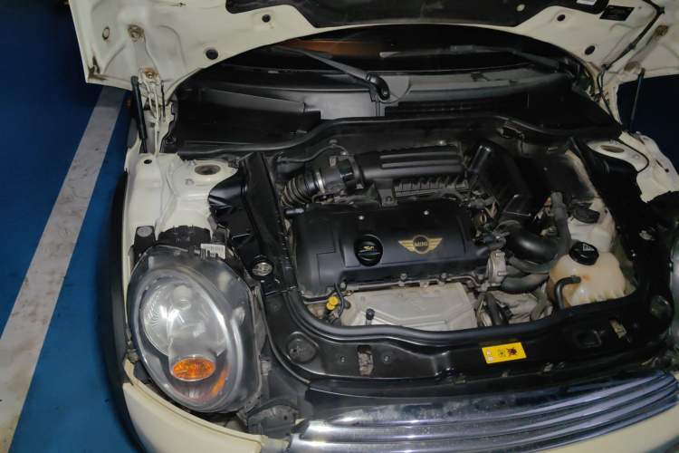 Used MINI Clubman 2011 1.6L COOPER Excitement Engine Bay Right