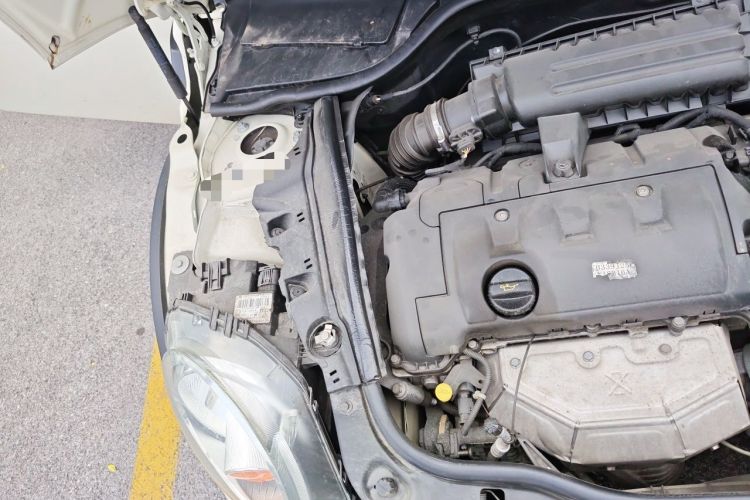 Used MINI Clubman 2011 1.6L ONE Engine Bay Right
