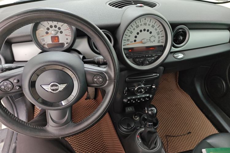 Used MINI Clubman 2011 1.6L COOPER Fun Interior 2