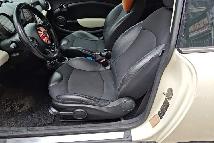 Used MINI Clubman 2011 1.6L COOPER Fun Left Front Seat
