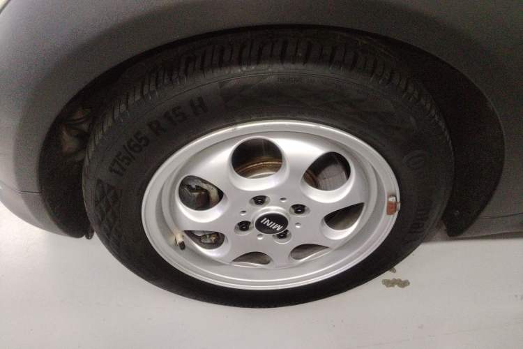 Used MINI Clubman 2011 1.6L ONE Left Front Wheel Hub