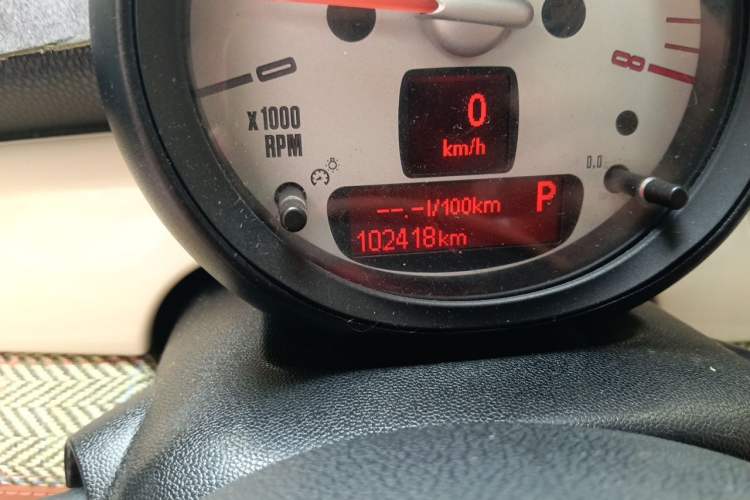 Used MINI Clubman 2011 1.6L COOPER Fun Odometer Close Up