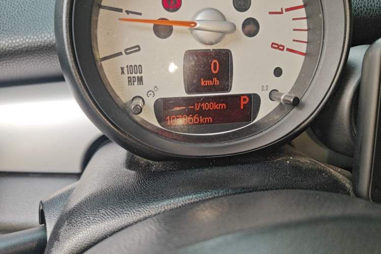 Used MINI Clubman 2011 1.6L COOPER Fun Odometer Close Up