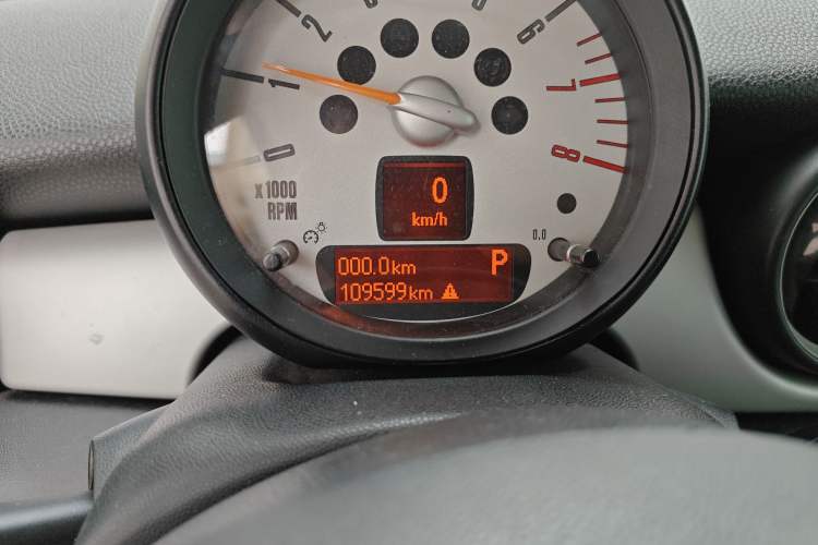 Used MINI Clubman 2011 1.6L COOPER Fun Odometer Close Up
