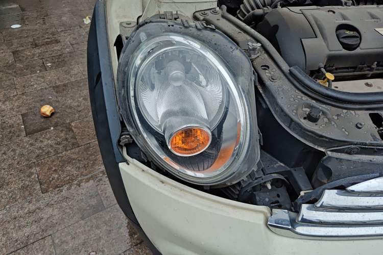 Used MINI Clubman 2011 1.6L COOPER Fun Right Front Headlight