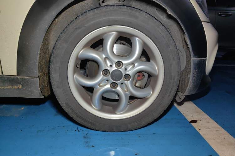 Used MINI Clubman 2011 1.6L COOPER Excitement Right Front Wheel Hub