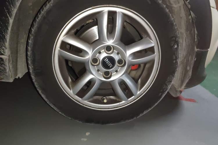 Used MINI Clubman 2011 1.6L ONE Right Front Wheel Hub