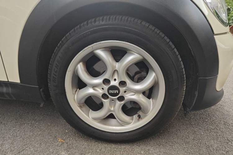 Used MINI Clubman 2011 1.6L COOPER Fun Right Front Wheel Hub