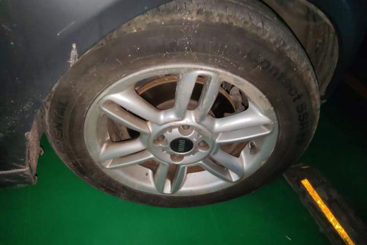 Used MINI Clubman 2011 1.6L COOPER Fun Right Front Wheel Hub