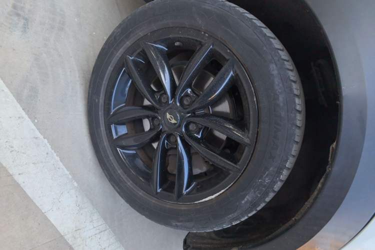 Used MINI Clubman 2011 1.6L COOPER Fun Right Front Wheel Hub