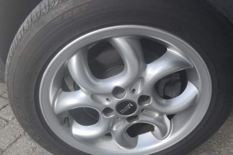 Used MINI Clubman 2011 1.6L COOPER Fun Right Front Wheel Hub