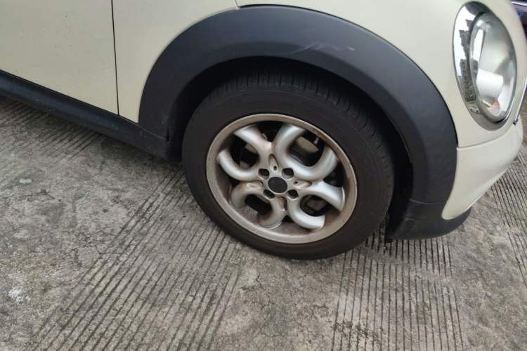 Used MINI Clubman 2011 1.6L COOPER Fun Right Front Wheel Hub
