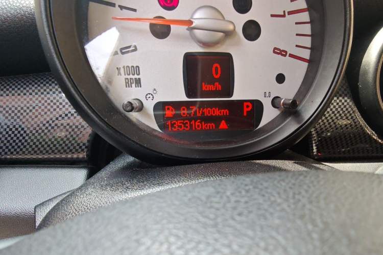 Used MINI Clubman 2012 1.6T COOPER S Fun Odometer Close Up