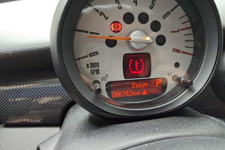 Used MINI Clubman 2012 1.6T COOPER S Fun Odometer Close Up
