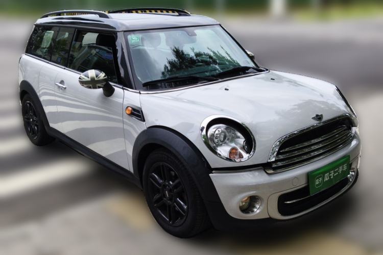 Used MINI Clubman  Front Right 45 Deg