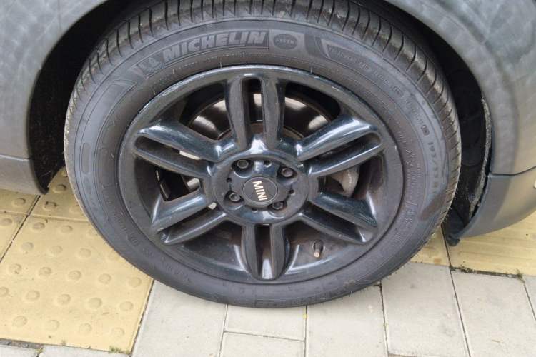Used MINI Clubman  Right Front Wheel Hub