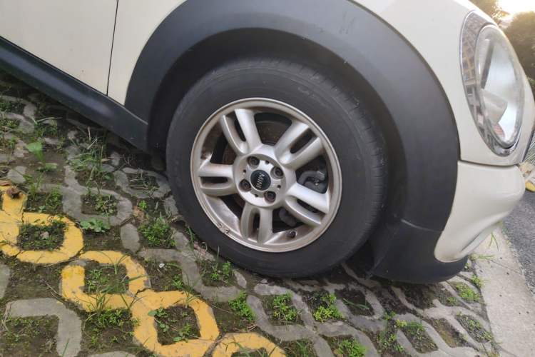 Used MINI Clubman 2012 1.6T COOPER S Fun Right Front Wheel Hub