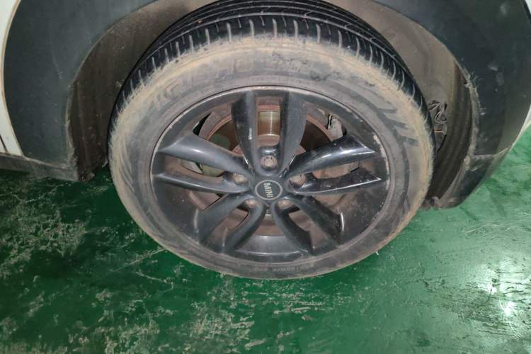 Used MINI Clubman 2013 1.6L COOPER Bond Street Right Front Wheel Hub